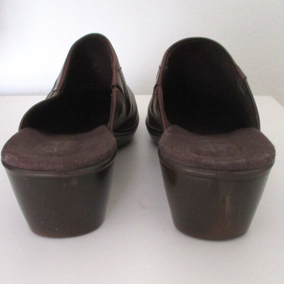 Clarks bendables Womens Brown Leather Mules w/ 2" Block Heels - Size 9.5M - Picture 8 of 9